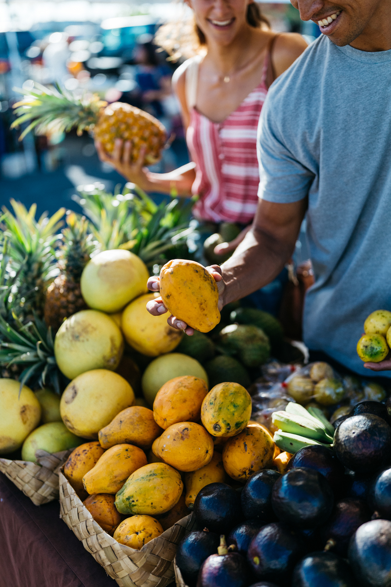 People shopping at a farmers market on Oʻahu